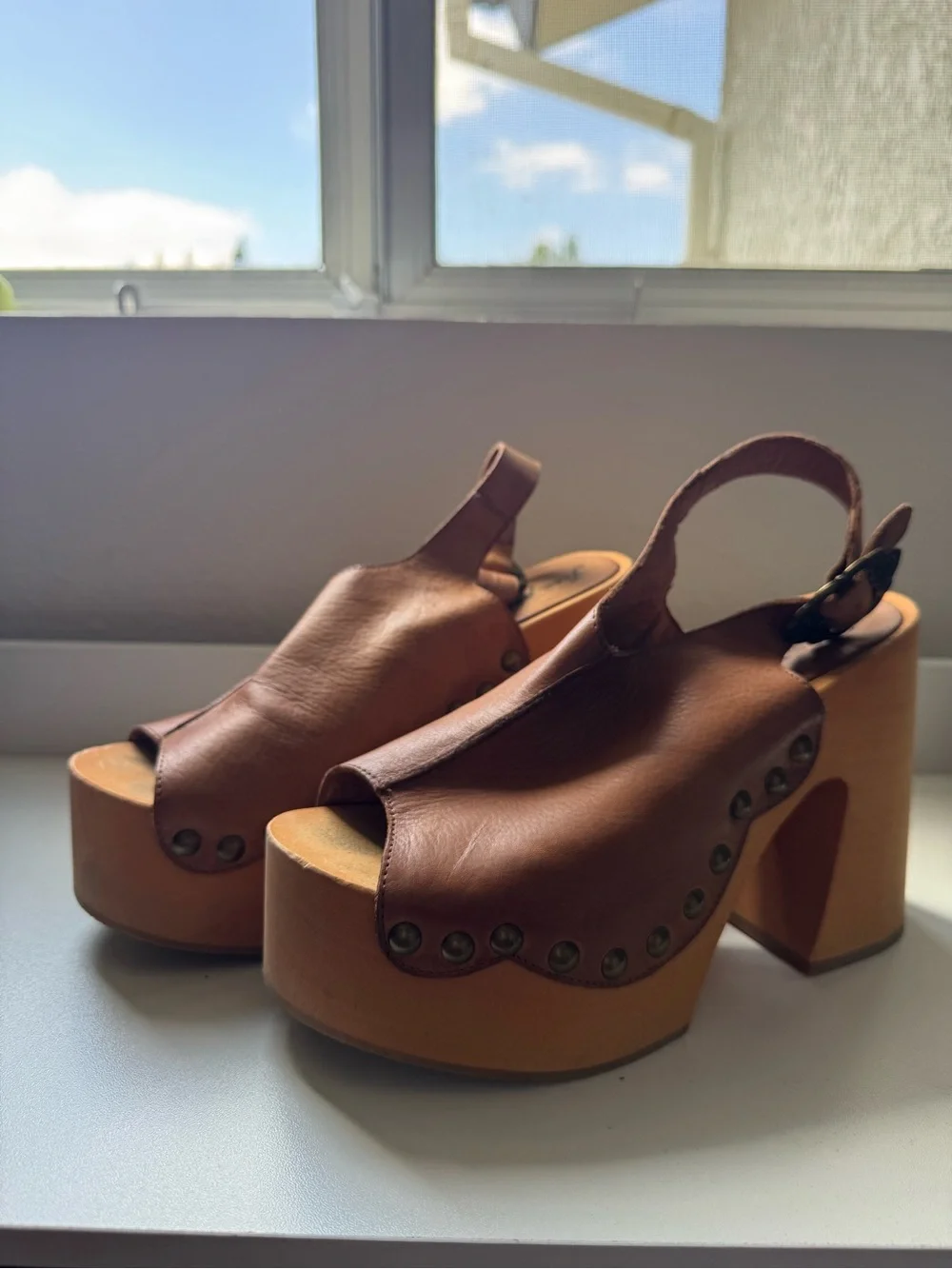 Free People stylish tan